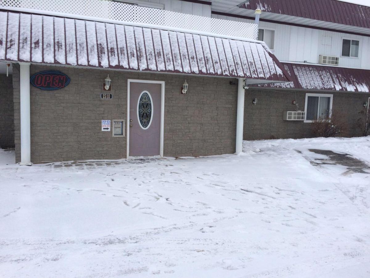 Custom Stay Thief River Falls Exterior photo