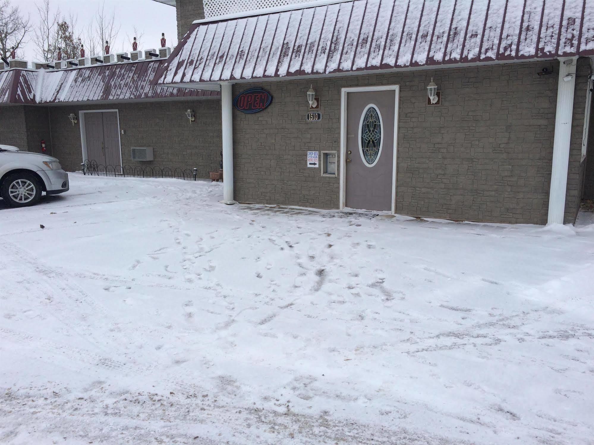 Custom Stay Thief River Falls Exterior photo